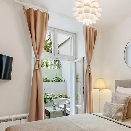 The Wenceslas Square Terrace Apartment Prague